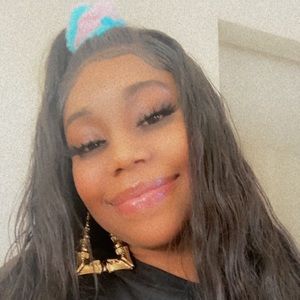 Meet your Posher, Stella